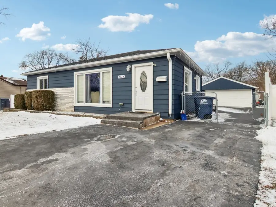 2124 Halsey Drive, Des Plaines, IL 60018 - Image #2