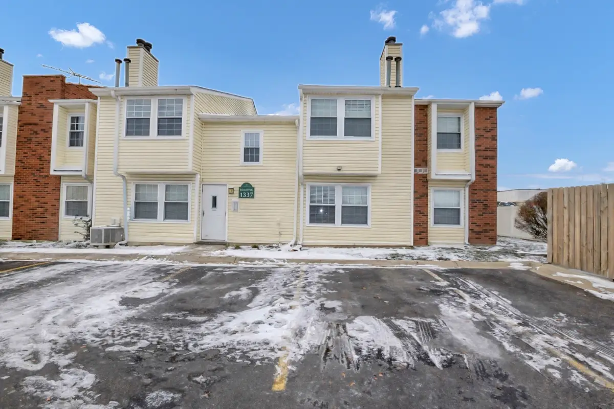 1337 E Wyndham Circle #208, Palatine, IL 60074 - Image #1