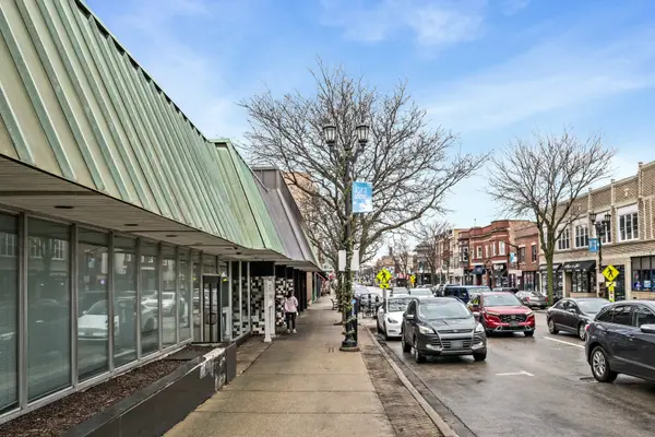 7521 Madison Street, Forest Park, IL 60130