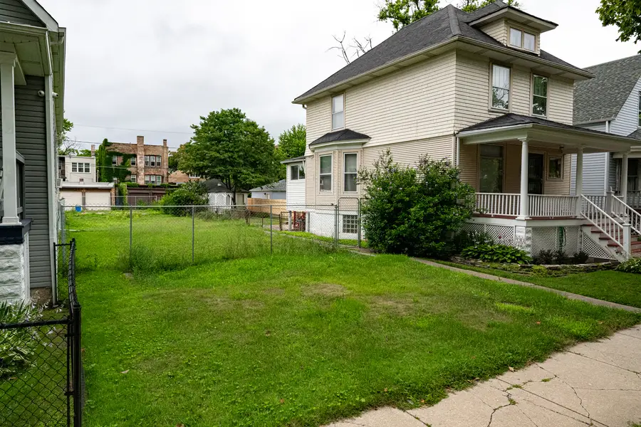 7816 S Marquette Avenue, Chicago, IL 60649 - #3