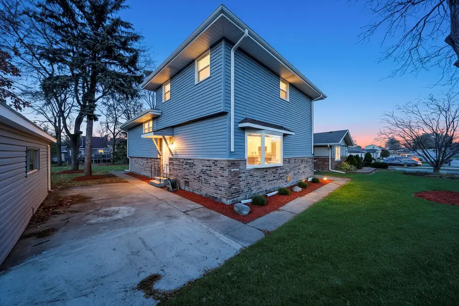 8938 W 85th Place, Justice, IL 60458 - Image #2