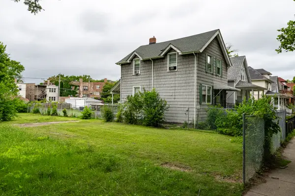 7826 S Marquette Avenue, Chicago, IL 60649