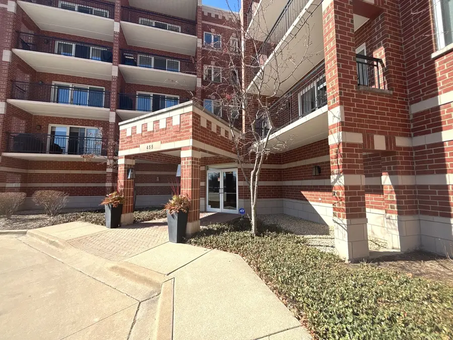 455 W Front Street #2-208, Wheaton, IL 60187 - Image #2