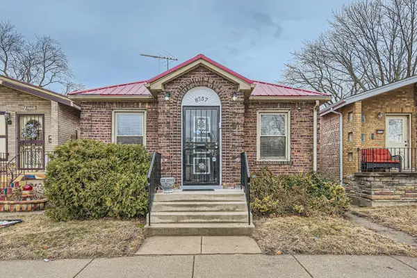 8757 S Paxton Avenue, Chicago, IL 60617