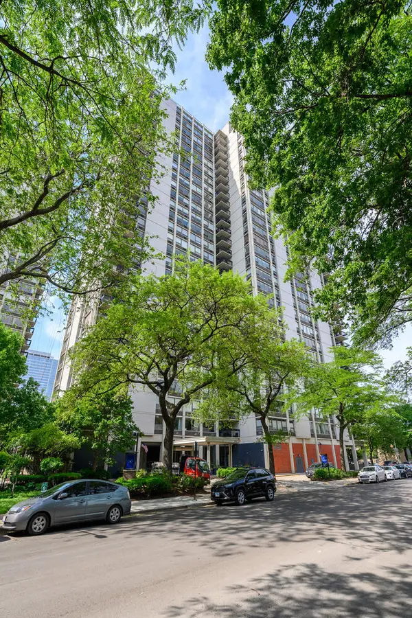 1360 N Sandburg Terrace #1807C, Chicago, IL 60610