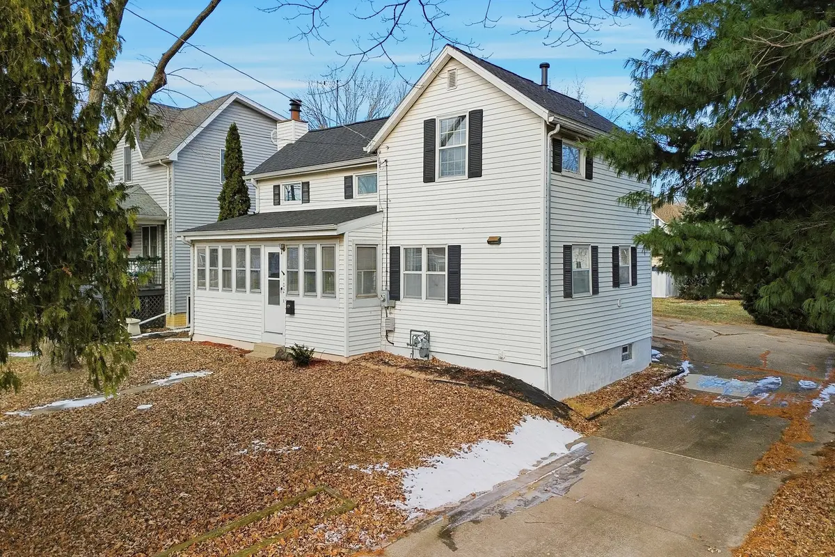 102 E Winfield Street, Morrison, IL 61270 - Image #1