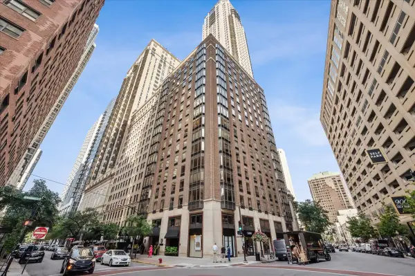 40 E Delaware Place #403, Chicago, IL 60611