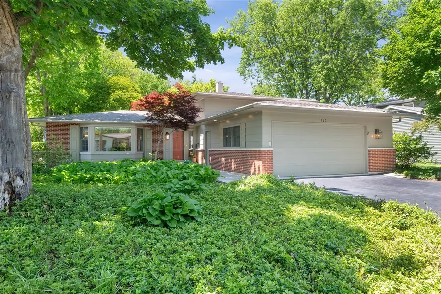725 Kenwood Avenue, Libertyville, IL 60048 - #2