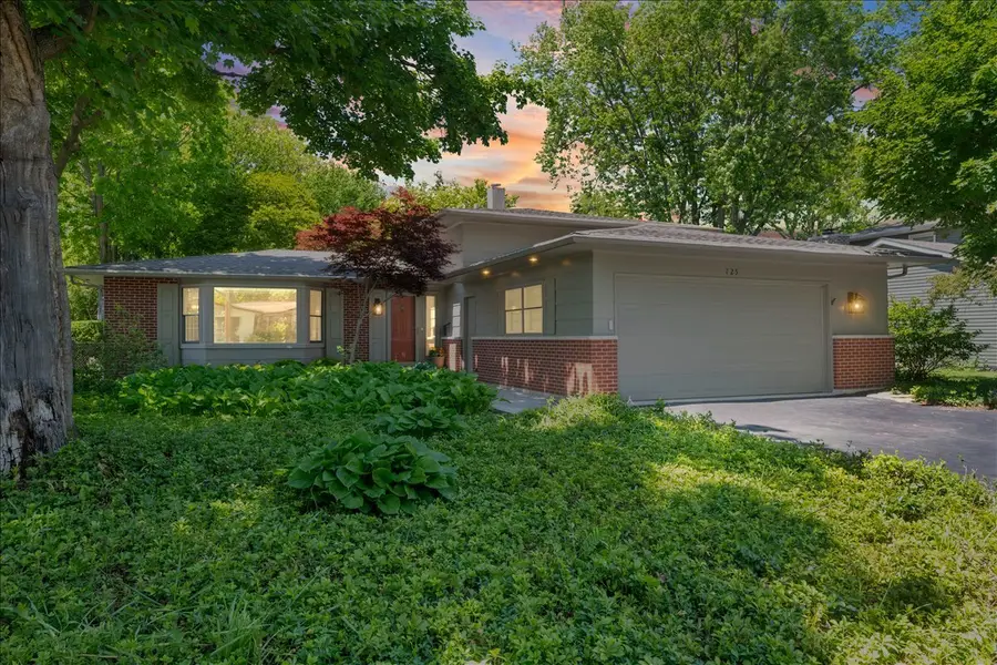 725 Kenwood Avenue, Libertyville, IL 60048 - #3