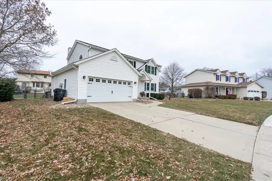 607 Old Farm Road, Bloomington, IL 61704 - Image #2
