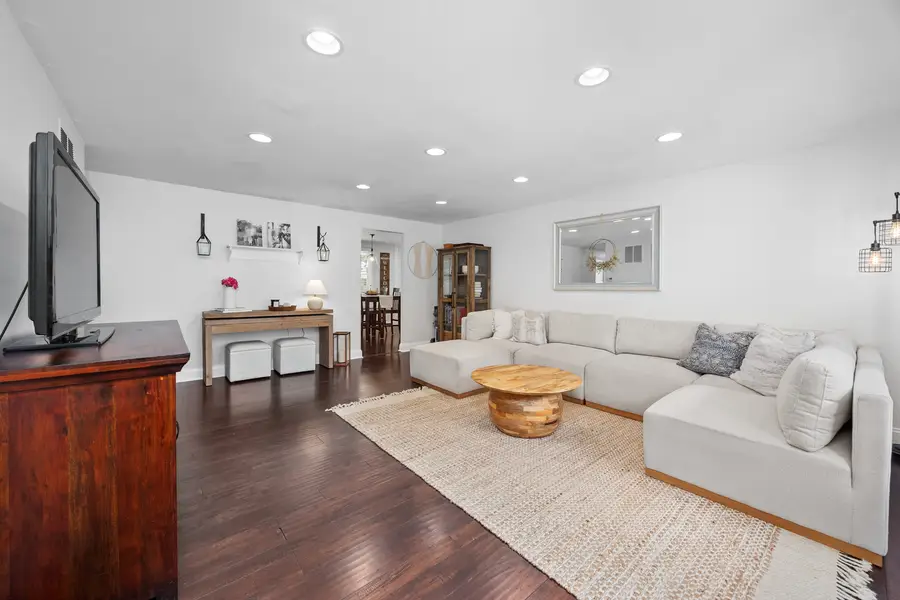 1011 Mercury Drive, Schaumburg, IL 60193 - Image #2