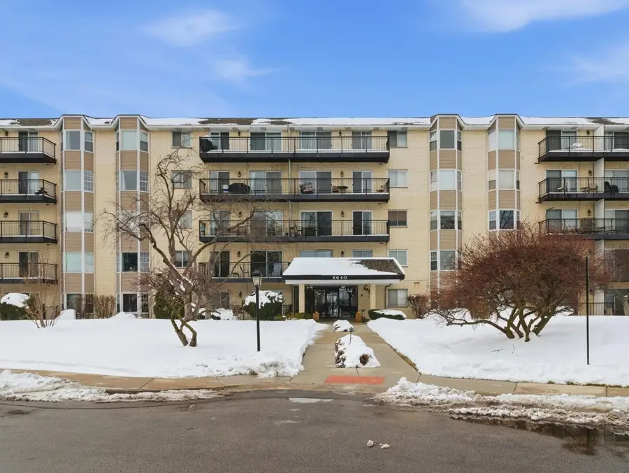 8640 Waukegan Road #123, Morton Grove, IL 60053 - Image #2