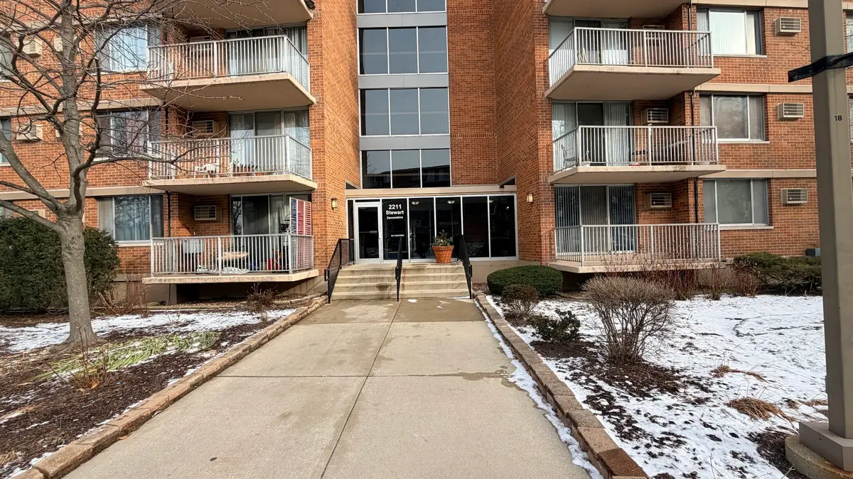 2211 S Stewart Avenue #3D, Lombard, IL 60148 - Image #1
