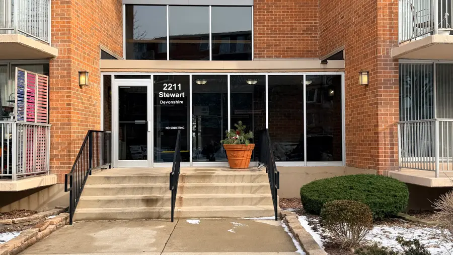 2211 S Stewart Avenue #3D, Lombard, IL 60148 - Image #2