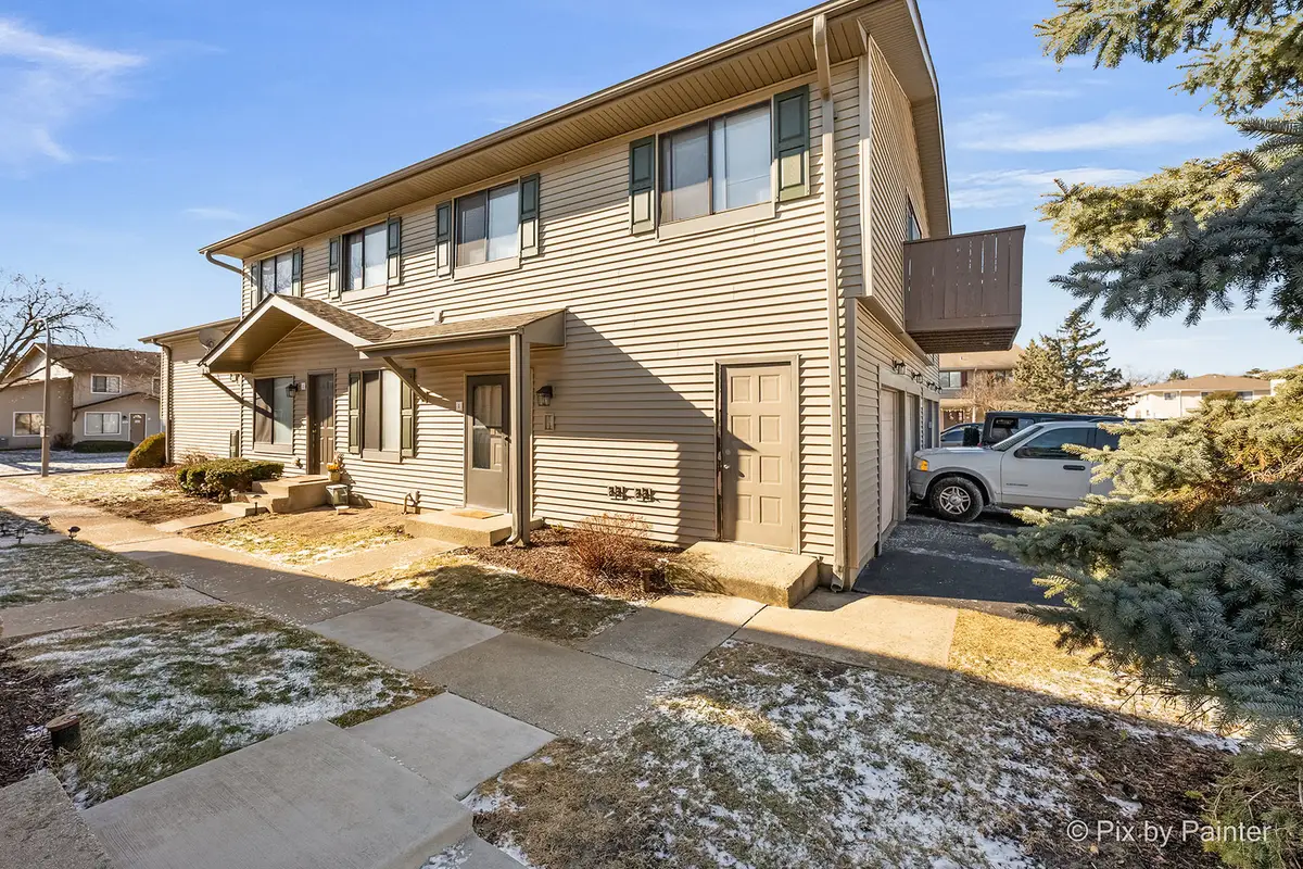 29w560 Winchester Circle #4, Warrenville, IL 60555 - Image #1