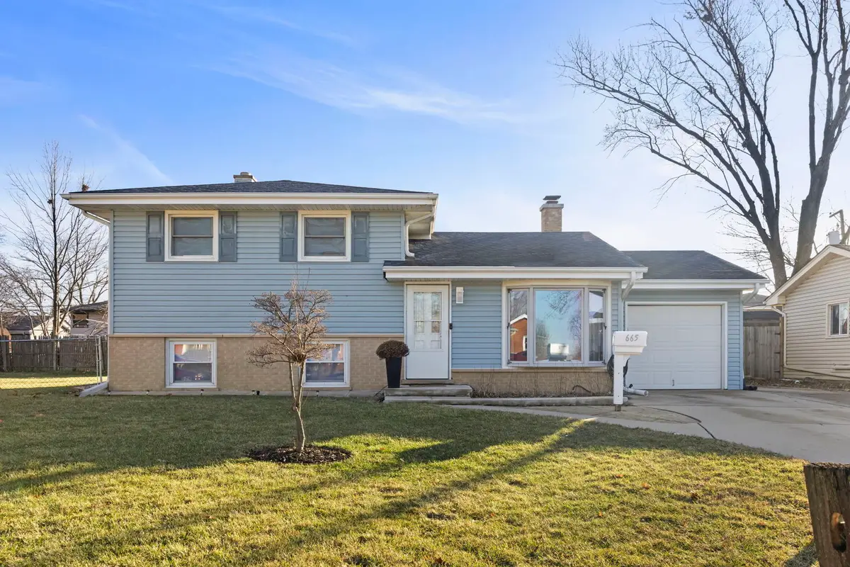 665 W Lake Manor Drive, Addison, IL 60101 - Image #1