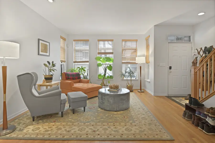 335 W Evergreen Avenue, Chicago, IL 60610 - Image #3