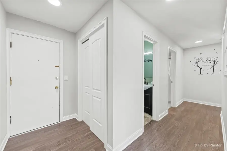 500 Chase Drive #12, Clarendon Hills, IL 60514 - Image #3