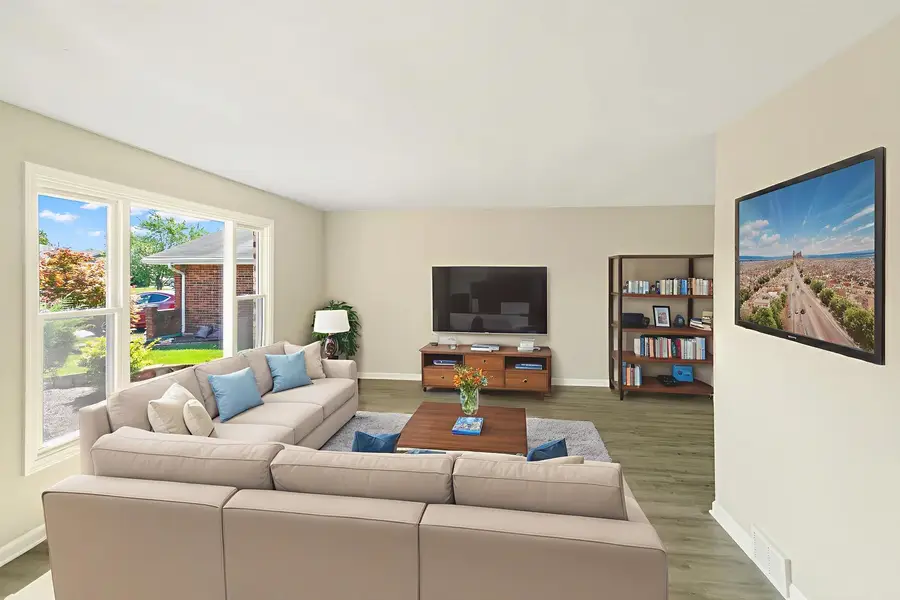 19520 Lake Lynwood Drive, Lynwood, IL 60411 - Image #2