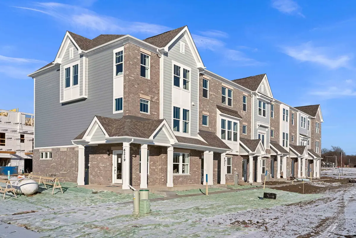 6303 Sandbelt Drive #33004, Woodridge, IL 60517 - Image #1