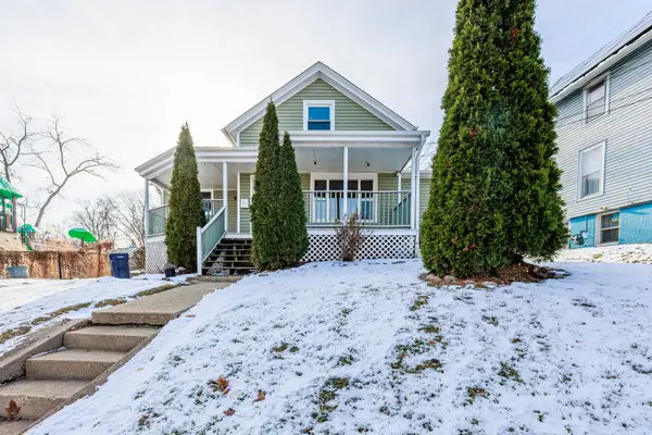 643 Wing Street, Elgin, IL 60123