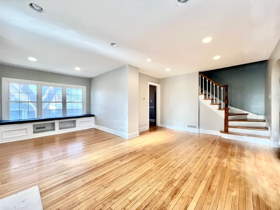 9210 S Trumbull Avenue, Evergreen Park, IL 60805 - Image #2