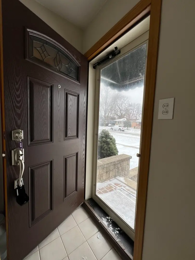 10223 S Spaulding Avenue, Evergreen Park, IL 60805 - Image #3