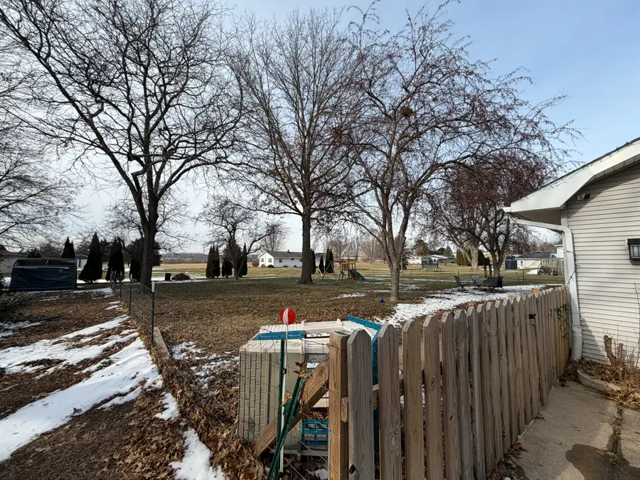 2276 Cross Street, Freeport, IL 61032 - Image #2