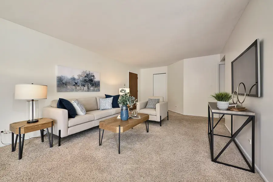 252 Appletree Court, Buffalo Grove, IL 60089 - Image #3