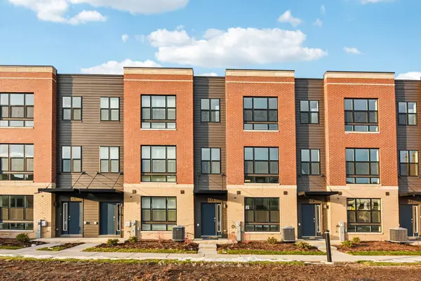 373 Summit Circle, Lombard, IL 60148