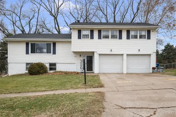 2704 29th Street, Bettendorf, IA 52722