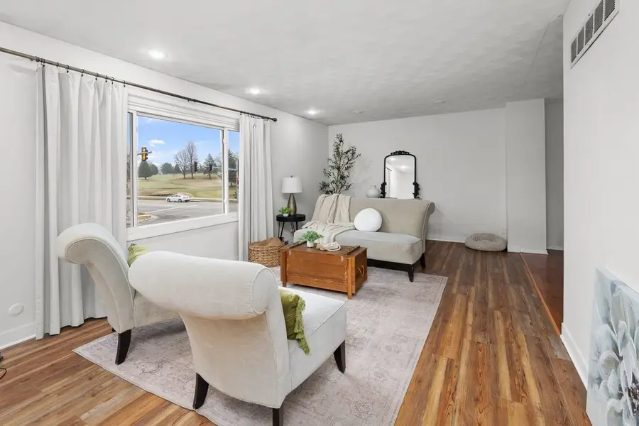 2704 29th Street, Bettendorf, IA 52722 - Image #2