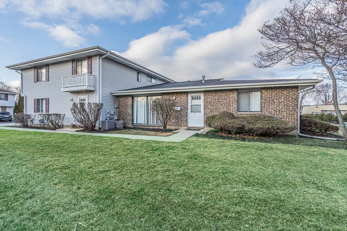 127 Millbrook Lane #127, Schaumburg, IL 60193 - Image #1