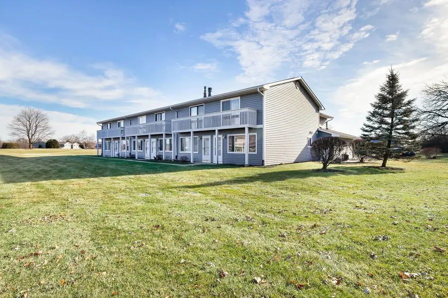 17475 W Chestnut Lane, Gurnee, IL 60031 - Image #2