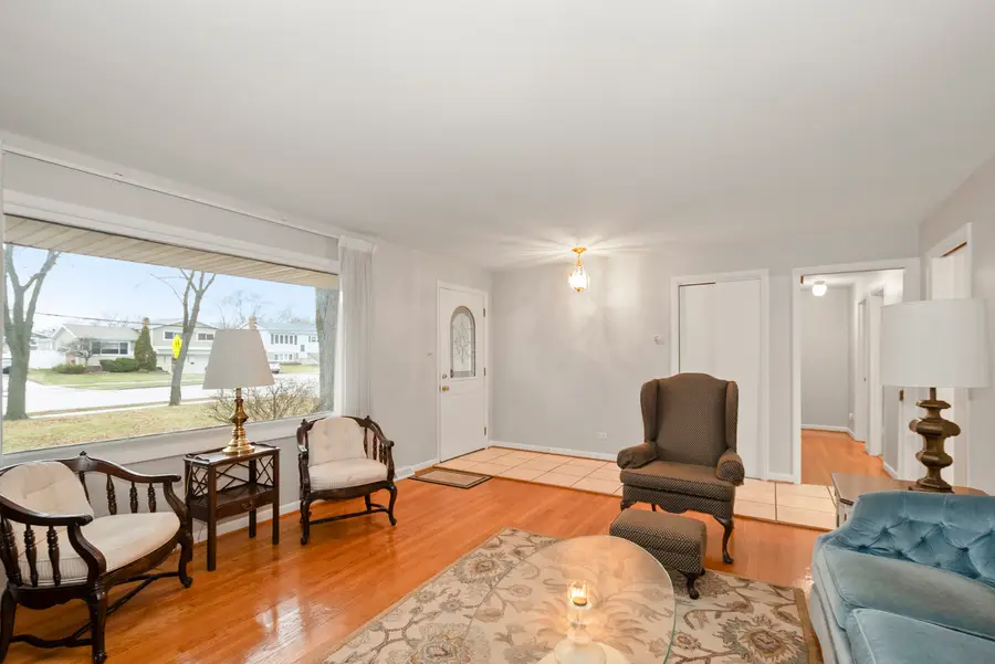 9137 S 88th Avenue S, Hickory Hills, IL 60457 - Image #2