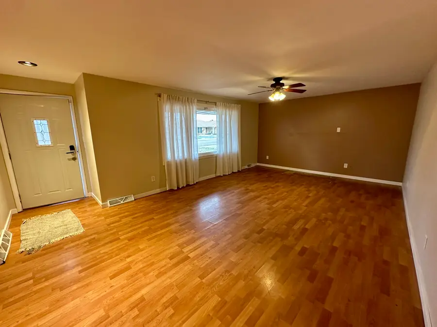 305 W Miller Road, Sterling, IL 61081 - Image #2