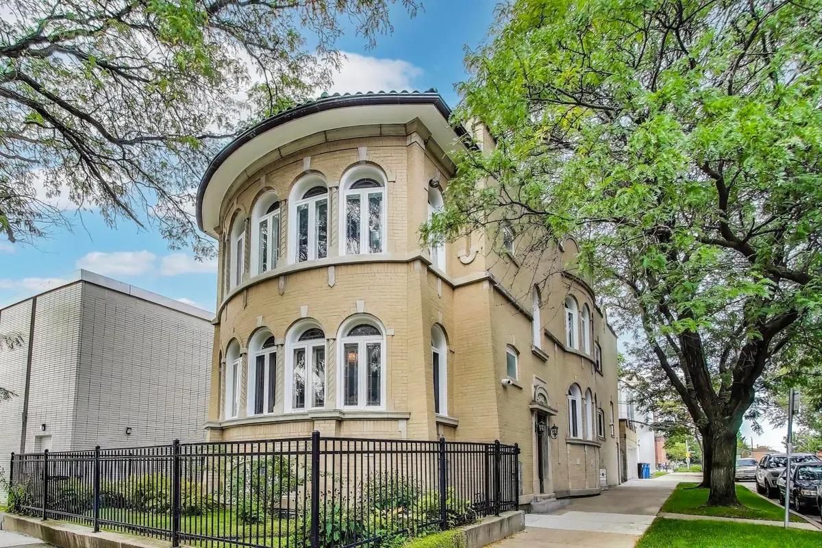 2700 W Carmen Avenue, Chicago, IL 60625 - Image #1
