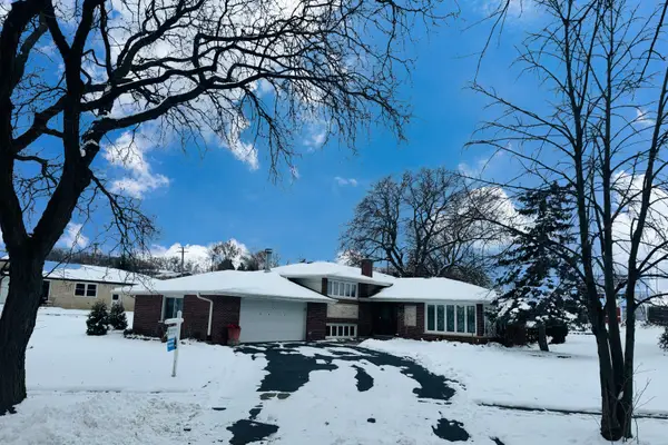 8832 Pleasant Avenue, Hickory Hills, IL 60457