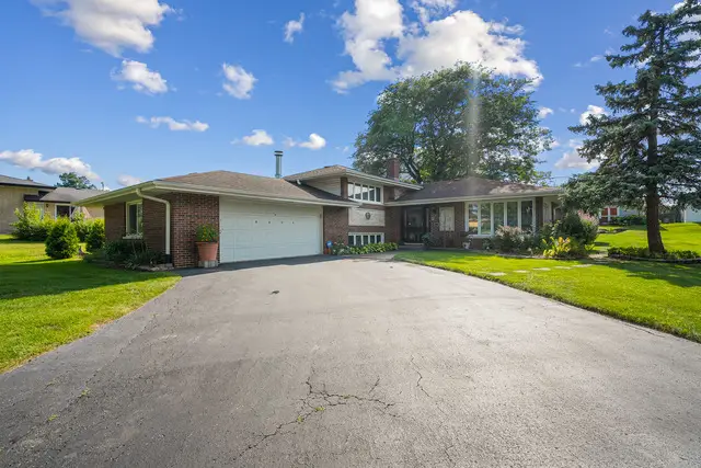 8832 Pleasant Avenue, Hickory Hills, IL 60457 - Image #2