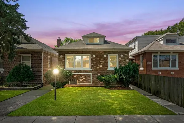 9132 S Saginaw Avenue, Chicago, IL 60617