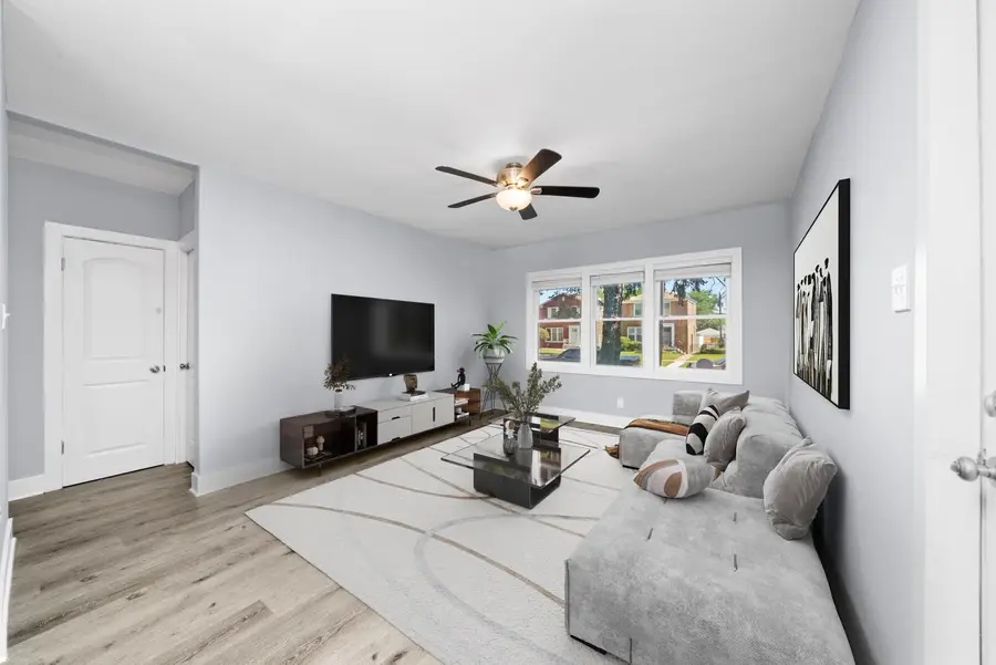 9132 S Saginaw Avenue, Chicago, IL 60617 - Image #2