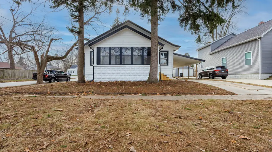 611 E Olive Street, Bloomington, IL 61701 - Image #2