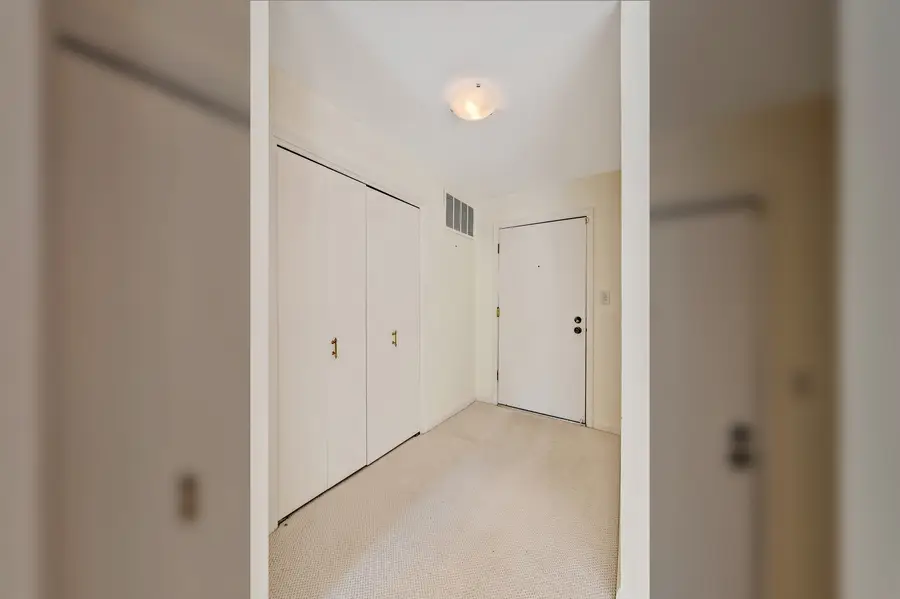 601 Lake Hinsdale Drive #112, Willowbrook, IL 60527 - #3