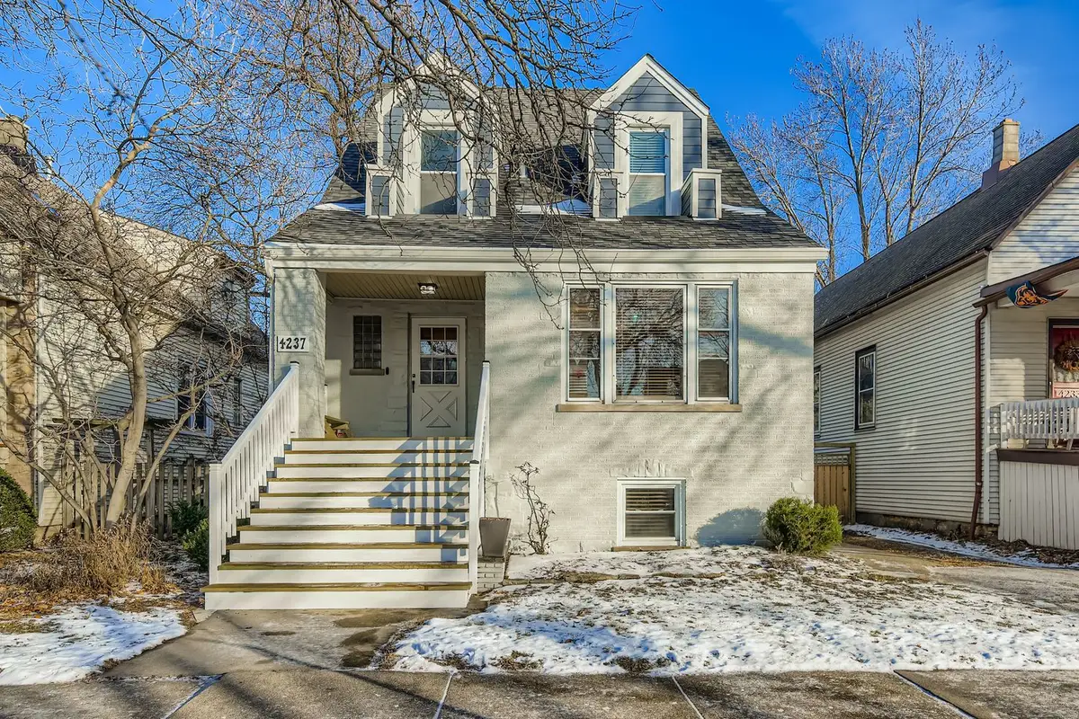 4237 N Avers Avenue, Chicago, IL 60618 - Image #1