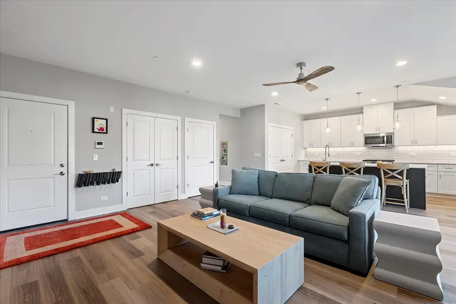 319 S Glendale Avenue #303, Barrington, IL 60010 - Image #3