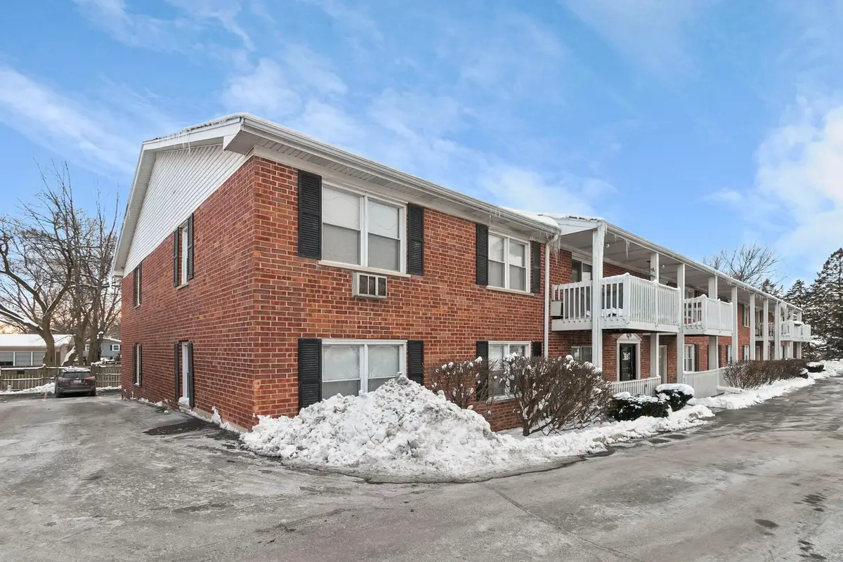 565 Maple Avenue #8, Lisle, IL 60532 - Image #1