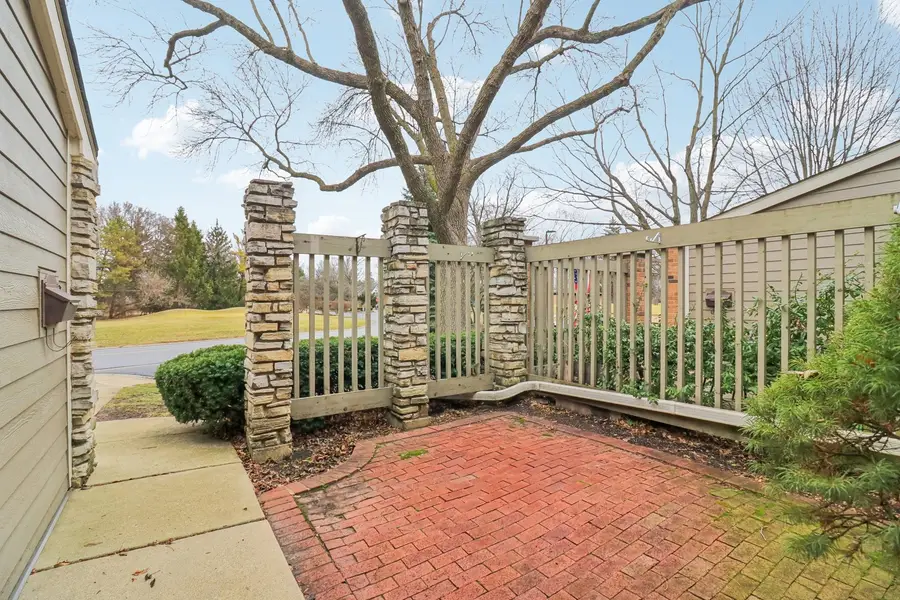 105 W Dover Drive, Mount Prospect, IL 60056 - Image #2