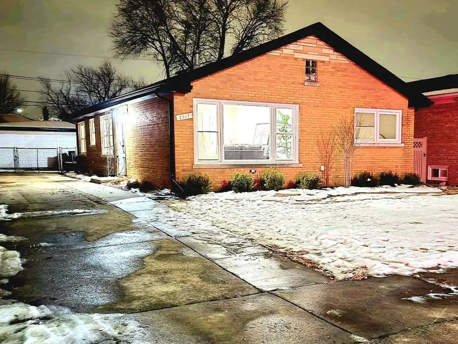 2817 W 100th Place, Evergreen Park, IL 60805 - Image #3