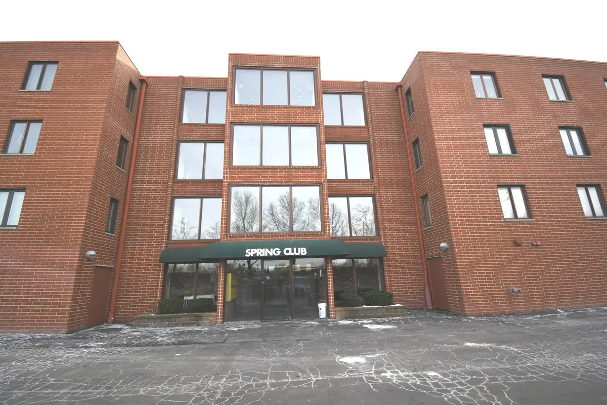 1S045 Spring Road #H2, Oakbrook Terrace, IL 60181 - Image #1