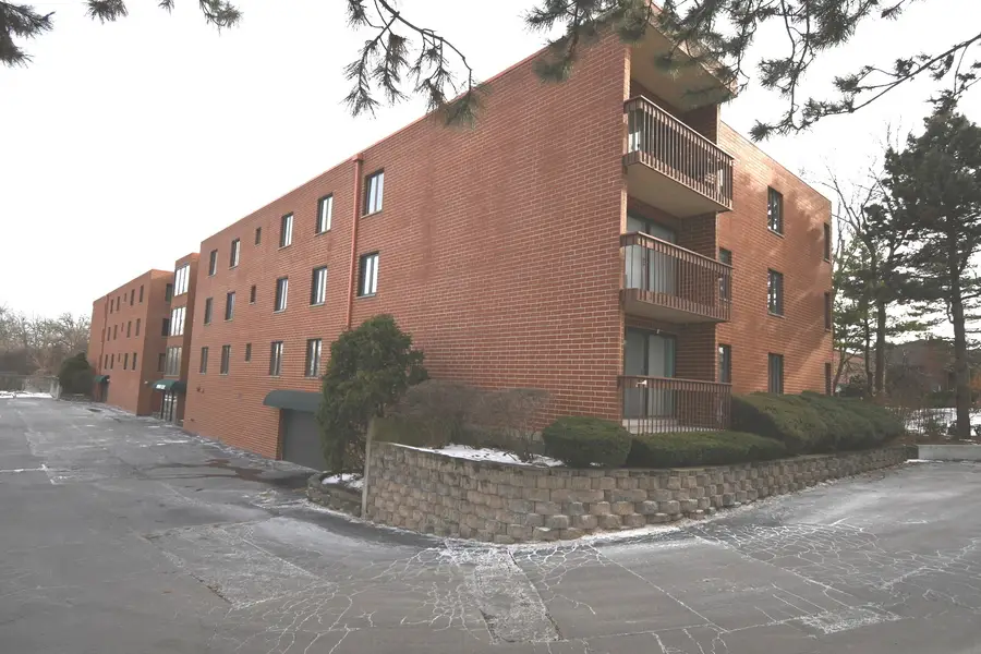 1S045 Spring Road #H2, Oakbrook Terrace, IL 60181 - Image #2